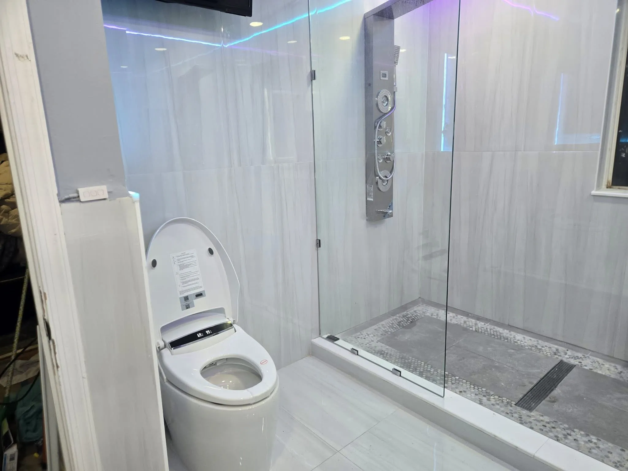 Modern Compact Bath photo
